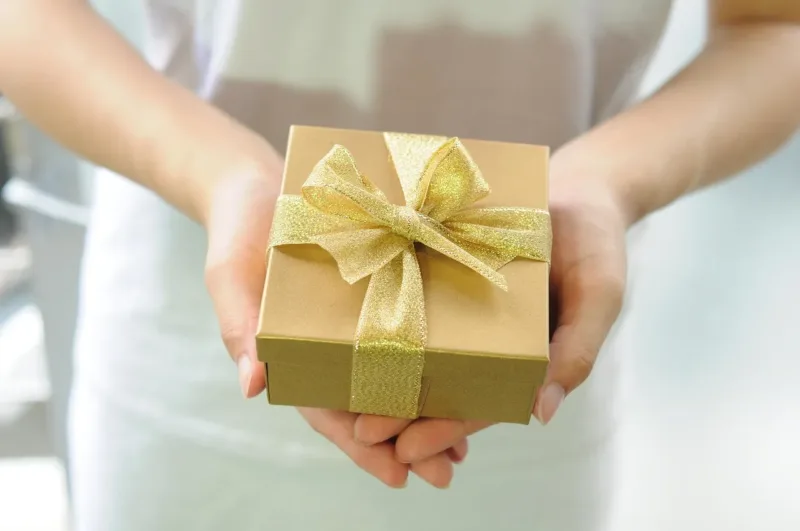Ilustrasi. Surat edaran larangan hadiah guru akhir tahun resmi dikeluarkan Disdik Depok, berlaku untuk seluruh satuan pendidikan. (Foto: Pixabay)