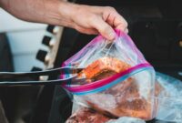Ilustrasi. Penjualan daging kurban secara kupon di Bekasi viral, warga soroti tindakan ormas yang diduga menyalahgunakan amanah sosial. (Foto: Pexels)