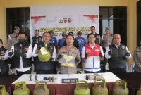 Polisi bongkar praktik suntik gas elpiji subsidi di Purwakarta, pelaku raup keuntungan besar dalam 5 bulan. (Foto: TBN Polri)