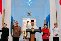 Presiden Prabowo bersama parpol sepakat hapus tunjangan DPR dan stop kunjungan luar negeri demi aspirasi rakyat. (Foto: BPMI Setpres)