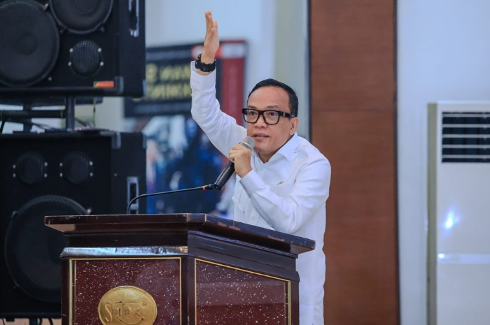 Presiden Prabowo tegaskan Wamenaker Immanuel Ebenezer akan diganti jika terbukti bersalah dalam kasus OTT KPK. (Foto: Instagram @immanuelebeneze)
