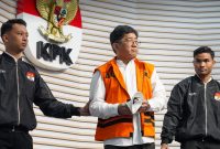 KPK menahan ROC (Swasta) sebagai tersangka korupsi berupa suap terkait Izin Usaha Pertambangan (korupsi IUP) di Kalimantan Timur TA 2013-2018. (Foto: X @KPK_RI)