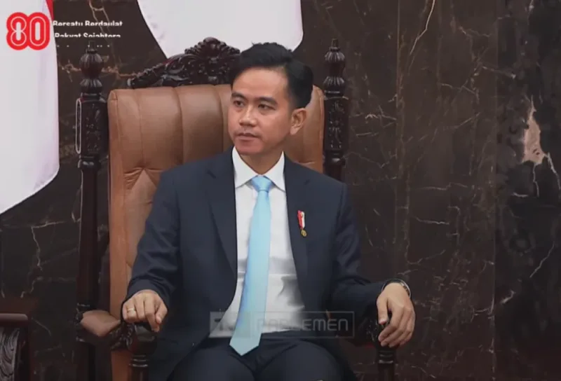Ekspresi Datar Wapres Gibran Saat Anggota DPR Joget di Sidang Tahunan MPR 2025 Jadi Sorotan, Netizen: Tatapanmu Mewakili Kita