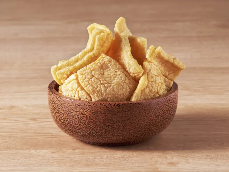 Kerupuk yang selalu jadi pelengkap makanan.