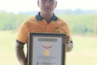 Polda Bengkulu raih Rekor MURI atas penanaman kelapa terbanyak, 10.000 bibit ditanam serentak. (Foto: TBN Polri)