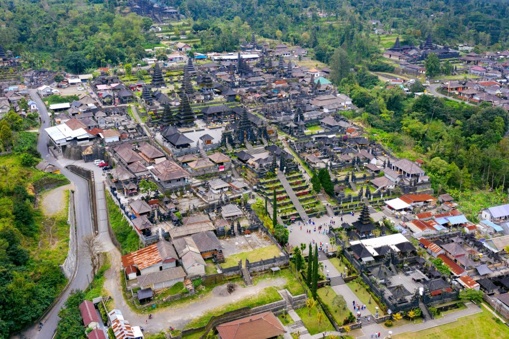 9 Desa Wisata di Indonesia yang Menarik dan Populer Ilustrasi Desa Wisata yang Ikonik di Indonesia