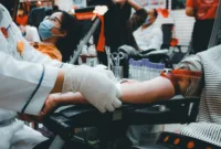 Ilustrasi sedang melakukan donor darah.