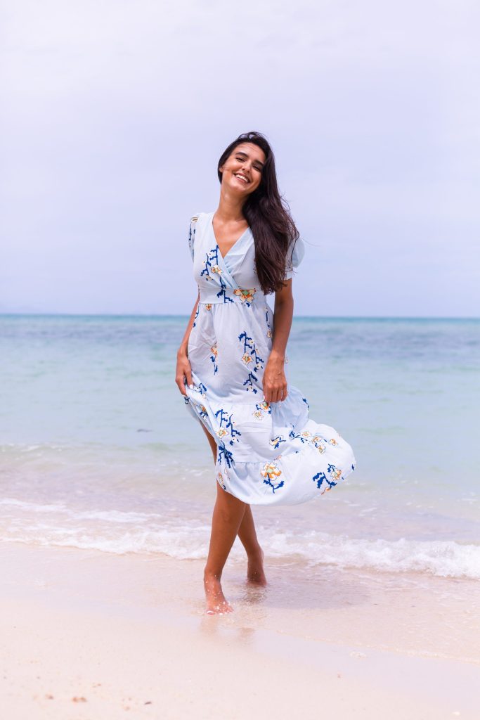 ILUSTRASI OUTFIT KE PANTAI YANG STYLISH DAN NYAMAN