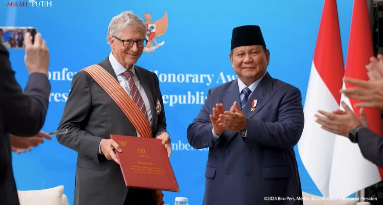 Mobil Seruduk Tiga Motor di Bogor, Dua Orang Luka, Sopir Diamuk Massa