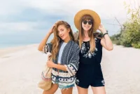 7 Outfit ke Pantai yang Fashionable dan Kekinian, Cocok untuk Liburan