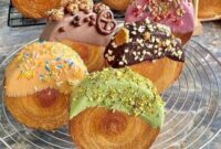 Resep Cromboloni: Pastry Viral dengan Teknik Croissant dan Isian Melimpah