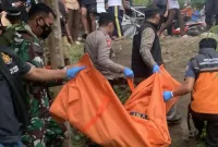 Viral Mayat Pria Membusuk di Gubuk Garut, Polisi Ungkap Ciri-Ciri Korban