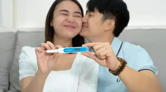 Viral Amanda Manopo Hamil Anak Pertama, Kenny Austin Peluk Mesra sambil Tunjukkan Test Pack
