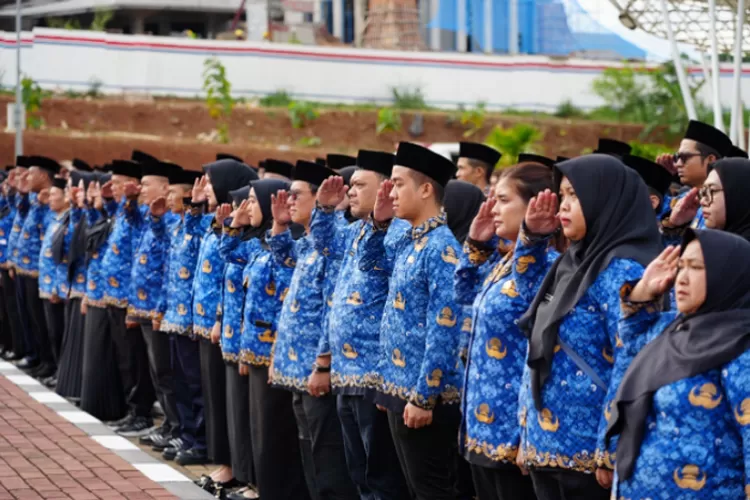 Ketahui aturan resmi dan jadwal pemakaian seragam dinas ASN 2026 agar penampilan ASN tetap rapi. (Foto: jabarprov.go.id)
