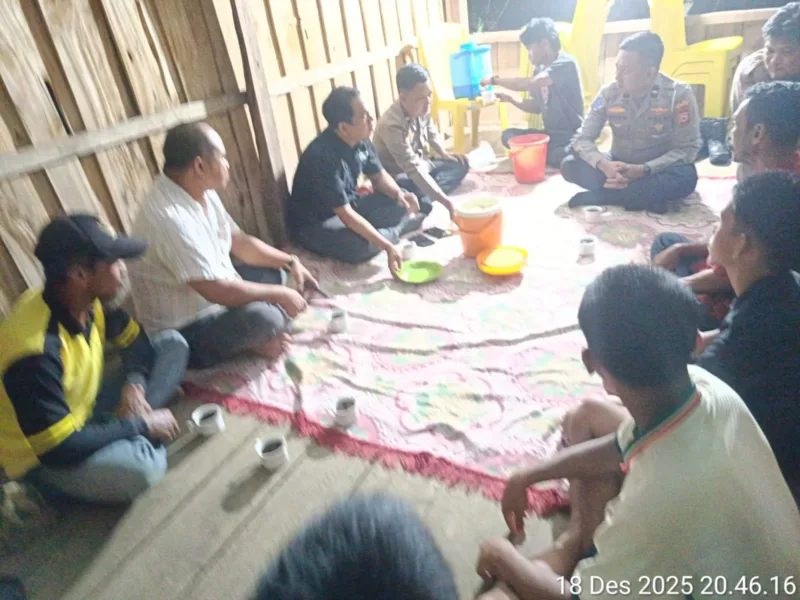 Berikan rasa aman bagi warga, Polres Barru terus menggencarkan patroli hingga ke Pujananting. Polisi hadir, kamtibmas terjaga.
