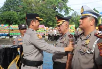 Upacara dipimpin langsung Kapolres Barru AKBP Ananda Fauzi Harahap. Dalam amanatnya, Kapolres menegaskan bahwa kenaikan pangkat bukan hak mutlak, melainkan hasil dari kinerja, prestasi, dan penilaian karier.