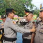 Upacara dipimpin langsung Kapolres Barru AKBP Ananda Fauzi Harahap. Dalam amanatnya, Kapolres menegaskan bahwa kenaikan pangkat bukan hak mutlak, melainkan hasil dari kinerja, prestasi, dan penilaian karier.