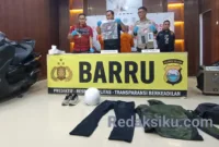 Ã¢â‚¬Å“Dalam konferensi pers, Polres Barru menegaskan langkah cepat pengamanan pelaku kejahatan demi menjaga keamanan dan ketertiban masyarakat.Ã¢â‚¬Â (Dok. Redaksiku.com)