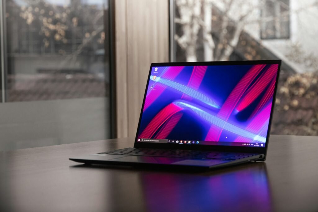 LAPTOP TIPIS