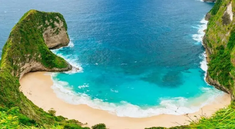 Video Asusila WNA di Pantai Kelingking Viral, Polisi Turun Tangan Lakukan Penyelidikan