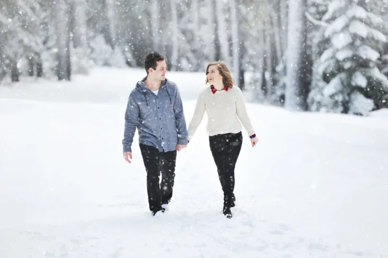 Temukan prompt Gemini AI terbaik untuk membuat foto romantis bersama pasangan. (Foto: Unsplash)