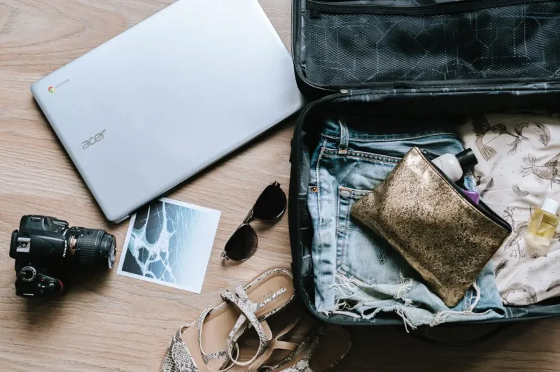 Inilah tips liburan hemat akhir tahun untuk mengatur budget perjalanan agar tetap nyaman dan menyenangkan. (Foto: Unsplash)