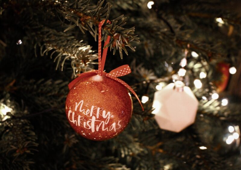 Temukan 50 ucapan selamat Natal hangat dan kreatif untuk keluarga, sahabat, serta posting media sosialmu. (Foto: Unsplash)