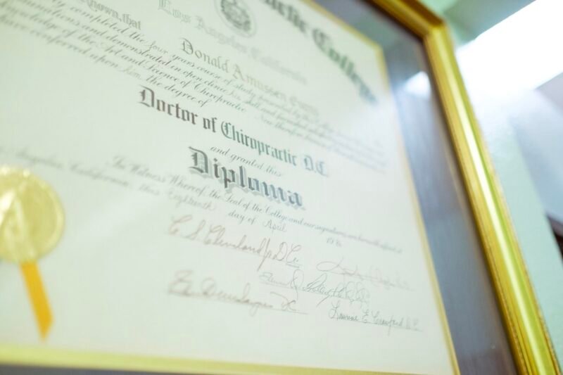 Cara mengurus ijazah hilang lengkap dan resmi sesuai aturan Permendikbud 58/2024 agar proses cepat dan sah. (Foto: Unsplash)