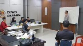 Arus Informasi Kian Deras, Kapolres Barru Bimtek Humas
