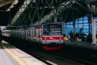 Ilustrasi. Inilah jadwal Commuter Line Prameks rute Yogyakarta–Kutoarjo dan Kutoarjo–Yogyakarta lengkap. (Foto: Unsplash)