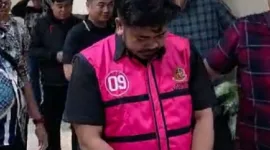 Urus kasus hingga CPNS pakai nama jaksa, ulah pelaku akhirnya terhenti. Jaksa gadungan diciduk Kejati Sulsel usai menjanjikan setop perkara dan kelulusan CPNS.