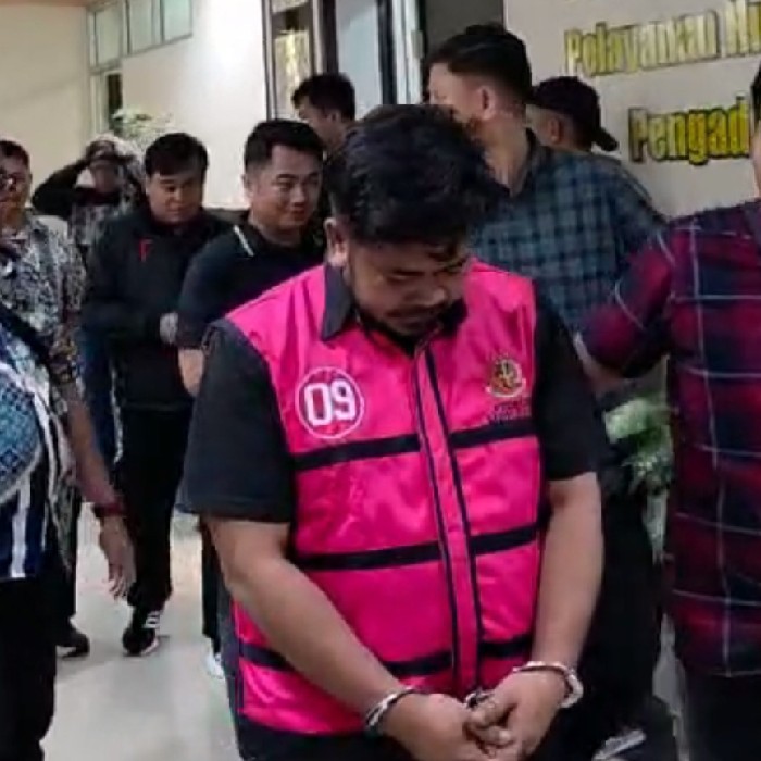 Urus kasus hingga CPNS pakai nama jaksa, ulah pelaku akhirnya terhenti. Jaksa gadungan diciduk Kejati Sulsel usai menjanjikan setop perkara dan kelulusan CPNS.
