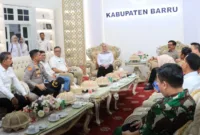 Mantan Panglima TNI Marsekal TNI (Purn) Hadi Tjahjanto mengapresiasi Kapolres Barru AKBP Ananda Fauzi Harahap atas perannya mempromosikan potensi wisata Kabupaten Barru melalui media sosial.