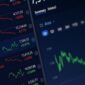 Berikut adalah panduan investasi saham untuk pemula agar terhindar dari risiko besar. (Foto: Unsplash)