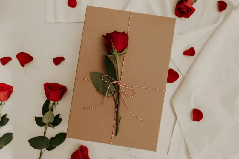 Ilustrasi. Temukan fakta unik dan lengkap sejarah Hari Valentine, dari legenda St. Valentine hingga tradisi romantis modern. (Foto: Unsplash)