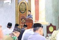 Kapolres Barru menyampaikan pesan kamtibmas dari mimbar tarawih di Masjid Al-Jawahir
