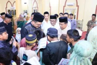 Kapolres Barru mengajak warga untuk tidak mudah terprovokasi isu online usai salat tarawih di Desa Lipukasi.