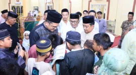Kapolres Barru mengajak warga untuk tidak mudah terprovokasi isu online usai salat tarawih di Desa Lipukasi.