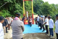 â€œKapolda Sulawesi Selatan, Irjen Pol. Djuhandhani Rahardjo Puro, S.H., M.H., meresmikan Jembatan Gantung Dusun Pakka, Desa Nepo, Kecamatan Mallusetasi, Kabupaten Barruâ€