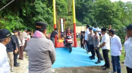 â€œKapolda Sulawesi Selatan, Irjen Pol. Djuhandhani Rahardjo Puro, S.H., M.H., meresmikan Jembatan Gantung Dusun Pakka, Desa Nepo, Kecamatan Mallusetasi, Kabupaten Barruâ€