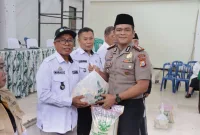 Kapolres Barru Ikut Lepas Paket Sembako BAZNAS untuk Warga Jelang Idul Fitri