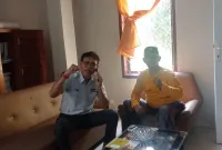 Kapolsek Pujananting, Iptu Sahabuddin, berkolaborasi dengan PUPR Kabupaten Barru untuk mempercepat perbaikan jalan di Dusun Bette, Desa Jangan-Jangan.