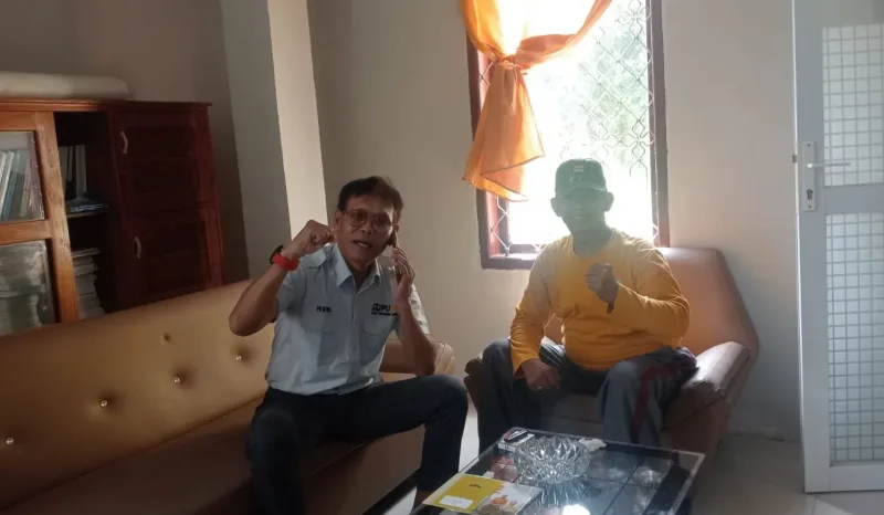 Kapolsek Pujananting, Iptu Sahabuddin, berkolaborasi dengan PUPR Kabupaten Barru untuk mempercepat perbaikan jalan di Dusun Bette, Desa Jangan-Jangan.