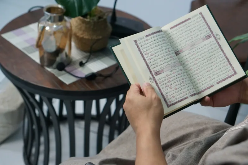 Mengulas sejarah Nuzulul Quran lengkap, mulai awal turunnya wahyu pertama hingga makna pentingnya bagi umat Islam sepanjang masa. (Foto: Unsplash)
