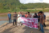 Warga Tolak Tambang Berizin, Minta Tambang Ditutup (Foto: NetralNews.com)
