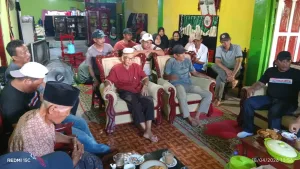 WARGA BERDIALOG TOLAK TAMBANG BERIZIN, DESAK PENUTUPAN (FOTO: REDAKSIKU.COM)