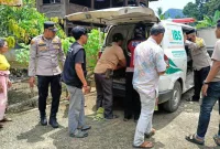 Polisi Humanis Saat Amankan ODGJ di Barru