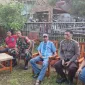 Kapolsek Balusu, Iptu Mustajil, bersama petugas dan warga