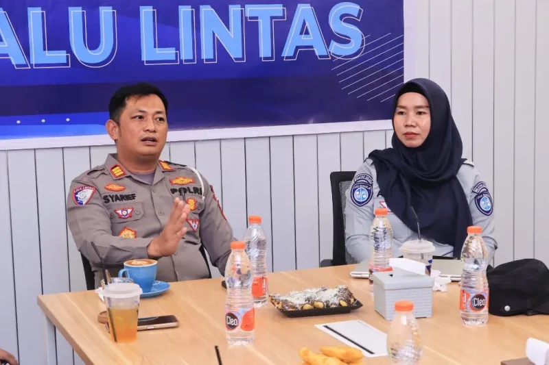 Kasat Lantas Polres Barru, AKP Saripuddin, menggandeng lintas sektor dalam upaya menekan angka kecelakaan lalu lintas di wilayah Kabupaten Barru