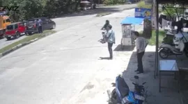 Ngeri! Motor vs Truk di Barru, Dua Perempuan Hilang Nyawa (Foto: Tangkapan Layar CCTV)